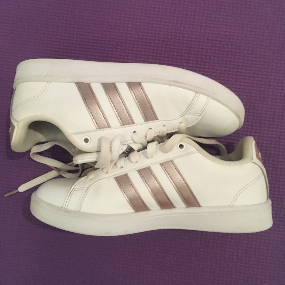 Adidas ladies size 61/2 Trainers . Like New. - Picture 1 of 8
